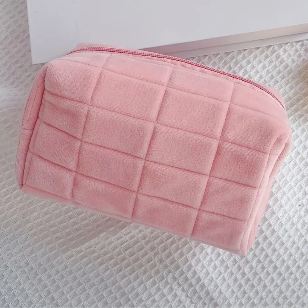 Pink Quilted Pattern Textured Women's Zippered Makeup & Accessory Bag NWT - Picture 2 of 5